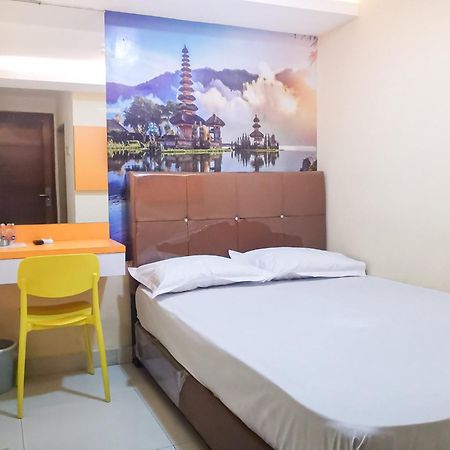 Tng Hotel Redpartner Jakarta Exterior foto